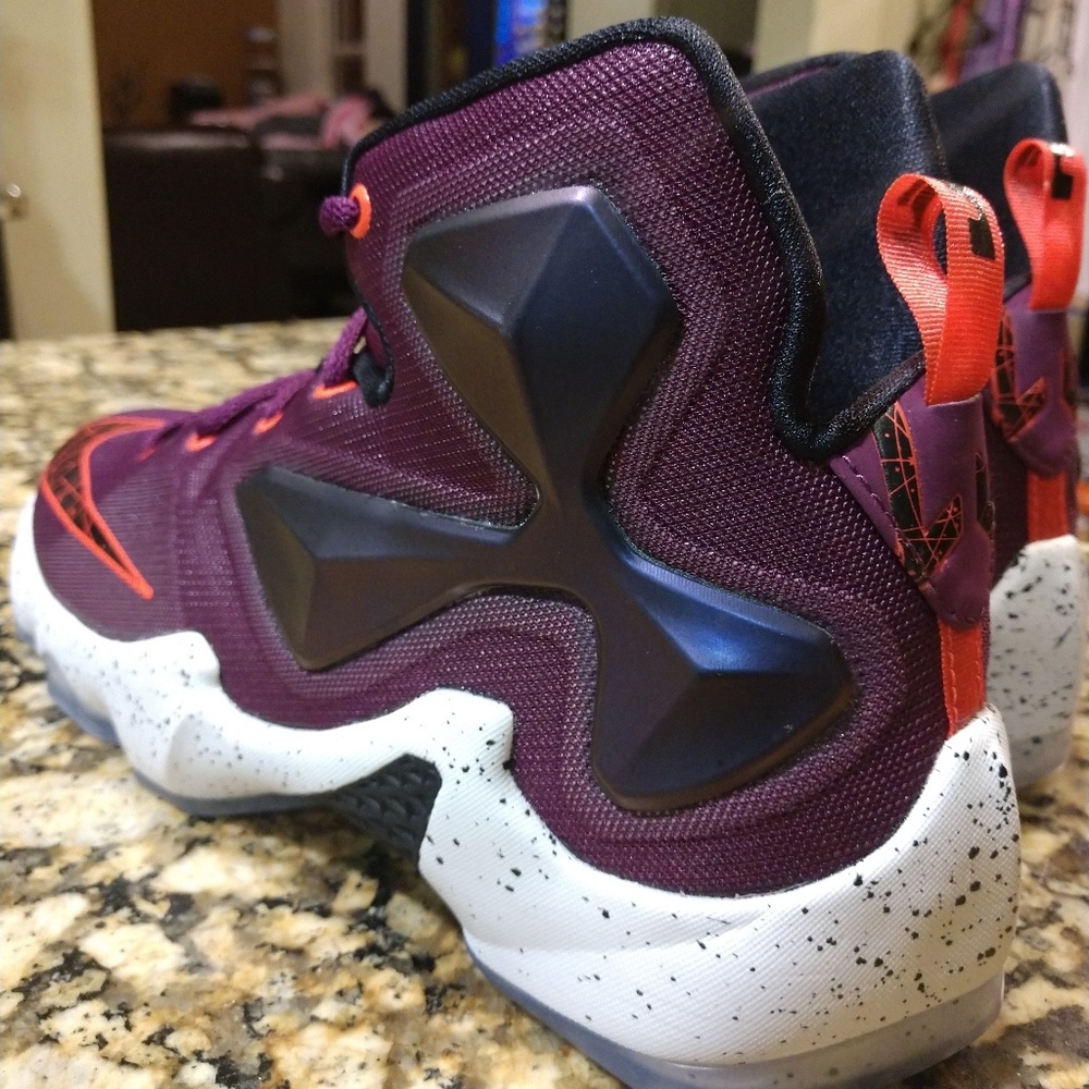 Nikea Lebron James Xlll 13's Youth